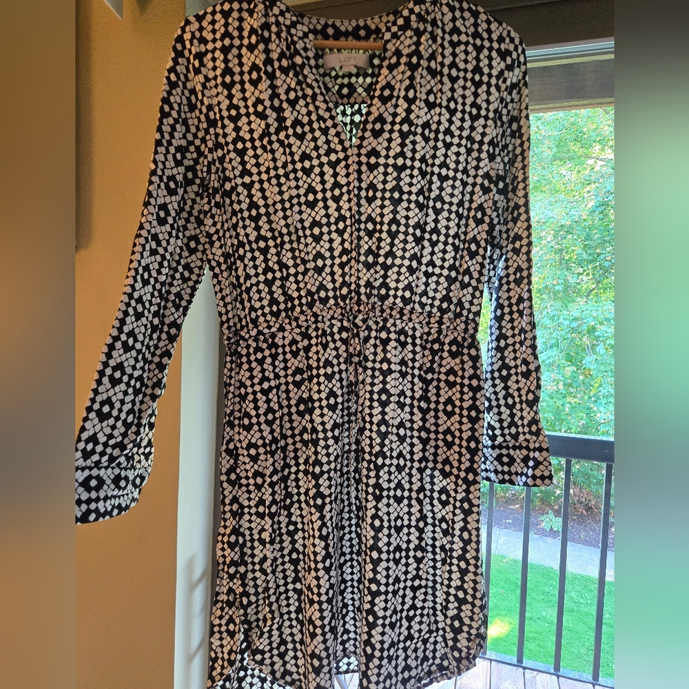 LOFT Black and White Geometric Long Sleeve Dress